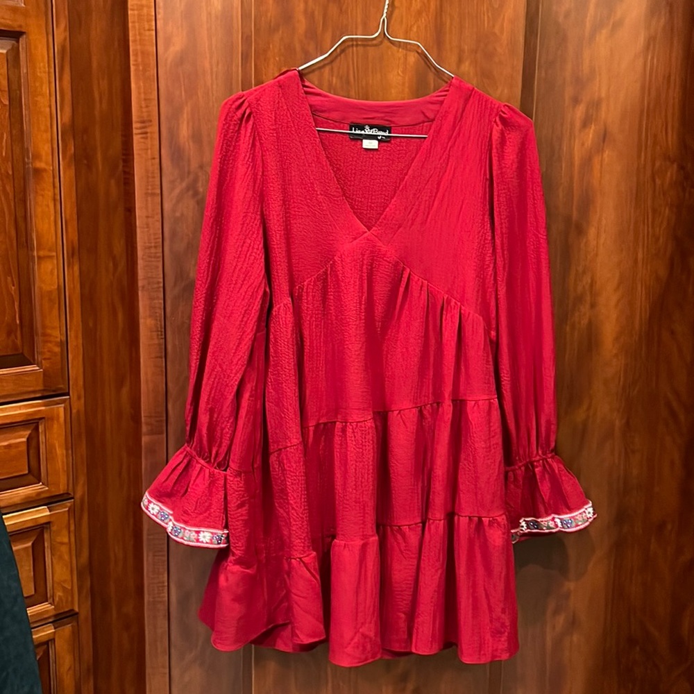 Liza Byrd tunic top women’s size Medium. Fits large.